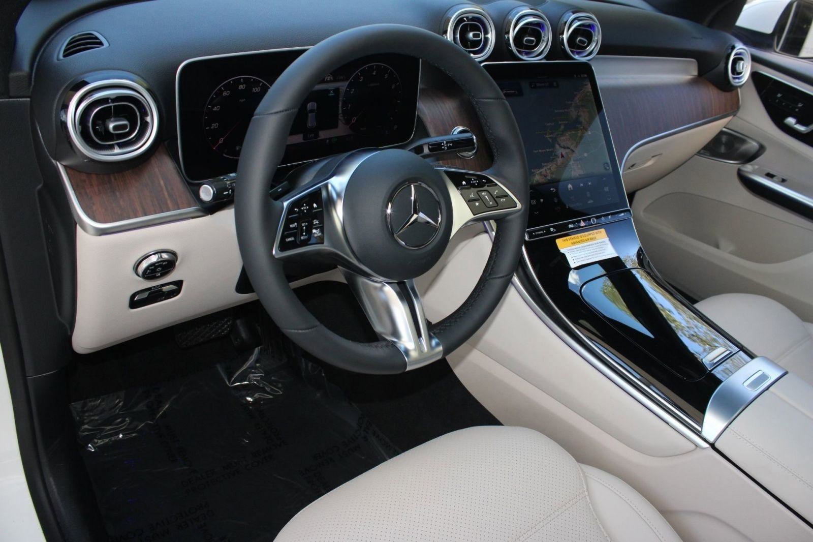 2026 Mercedes Benz GLC 300 photo 4