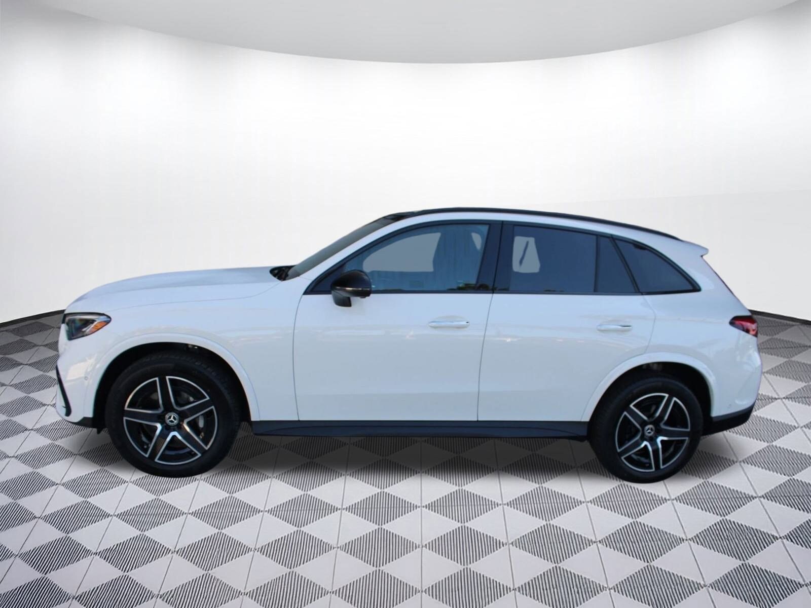 2026 Mercedes Benz GLC 300 4MATIC photo 2