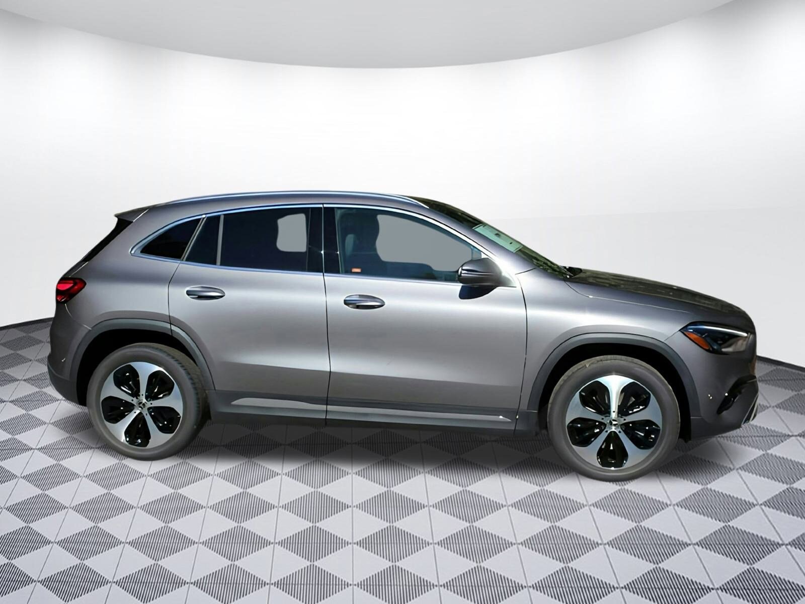 2025 Mercedes Benz GLA 250 4MATIC photo 2