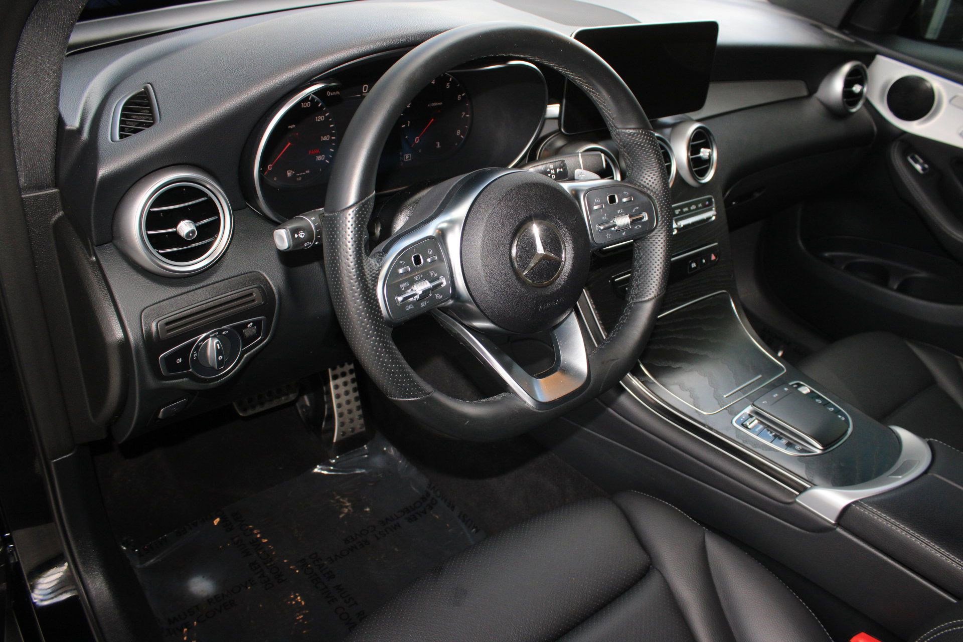 2022 Mercedes Benz GLC 300 photo 4