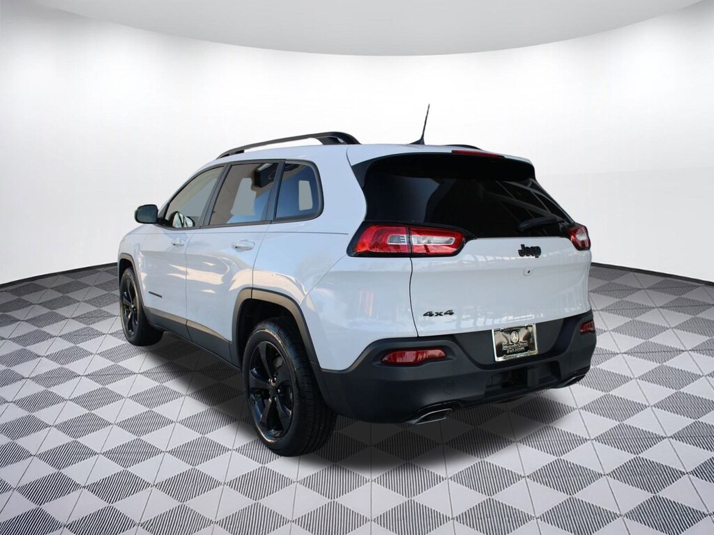 Used 2016 Jeep Cherokee Altitude SUV