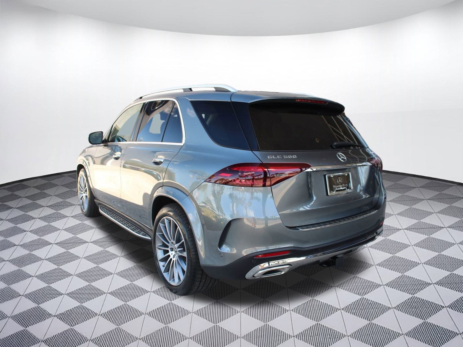 2026 Mercedes Benz GLE 580 4MATIC photo 3