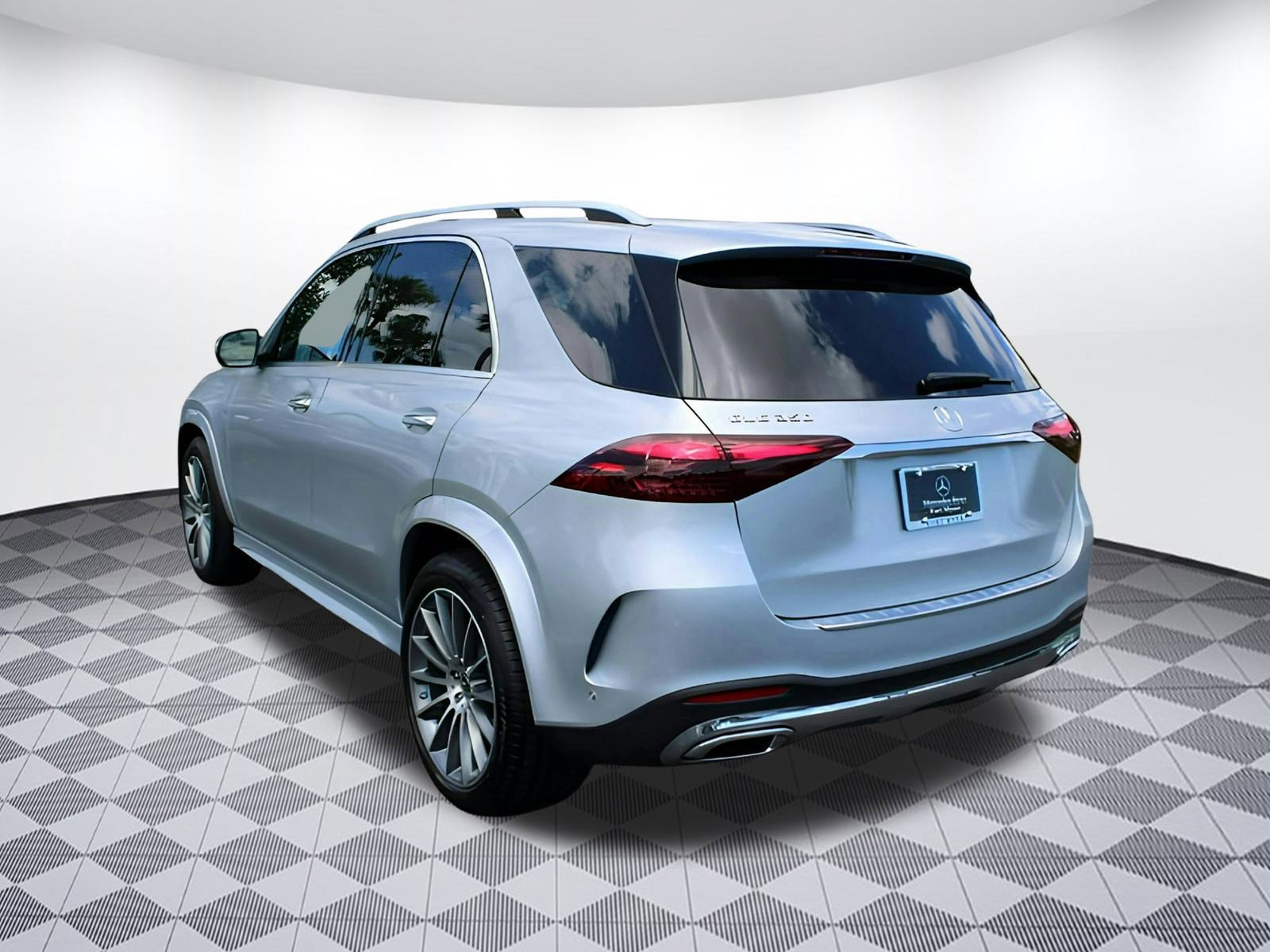 2025 Mercedes Benz GLE 350 4MATIC photo 3