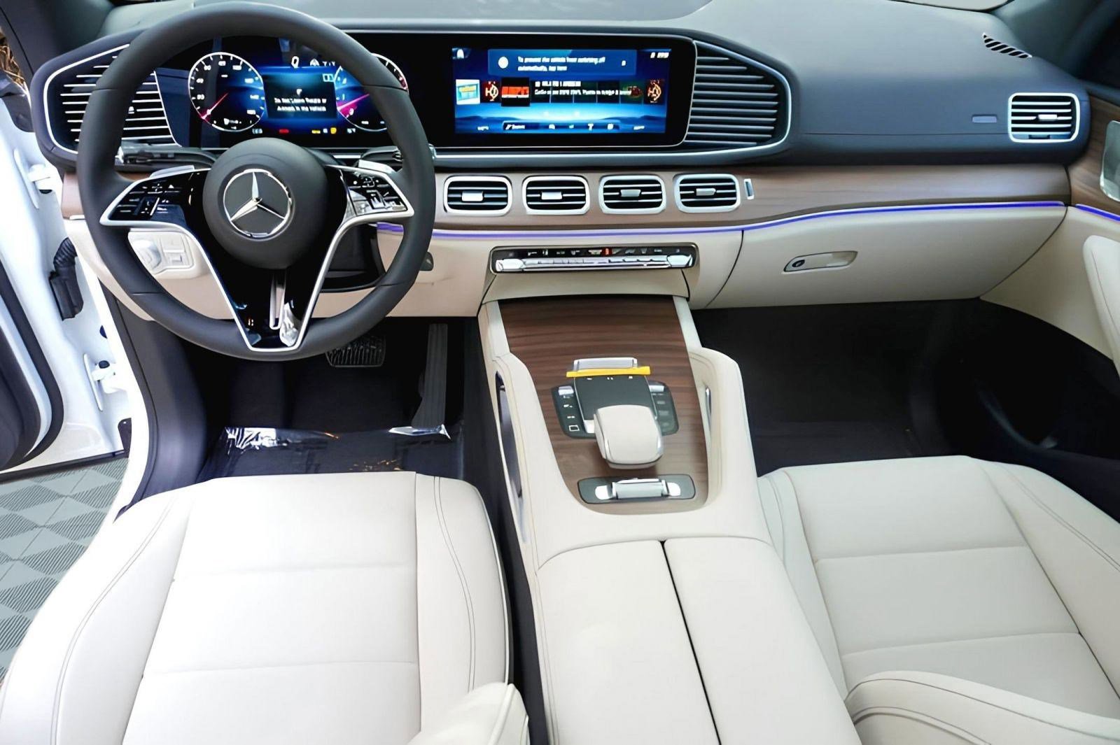 2025 Mercedes Benz GLS 450 photo 3
