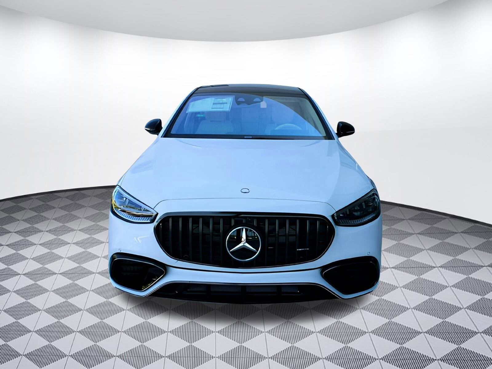 2025 Mercedes Benz S AMG 63 e photo 3