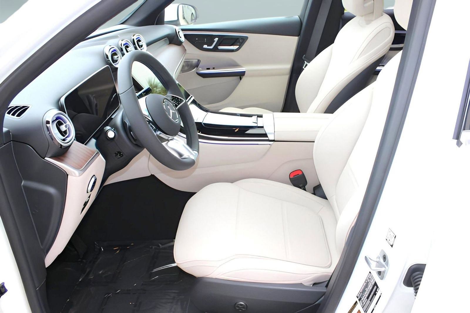 2025 Mercedes Benz GLC 350e 4MATIC photo 4