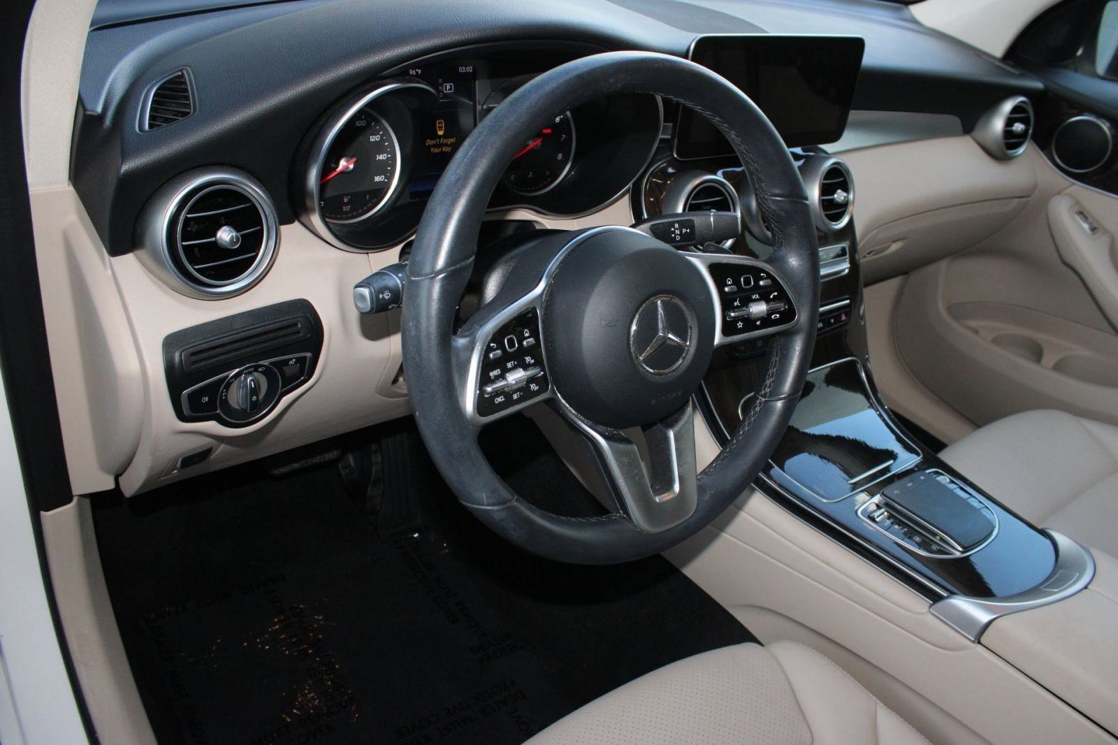 2022 Mercedes Benz GLC 300 photo 4