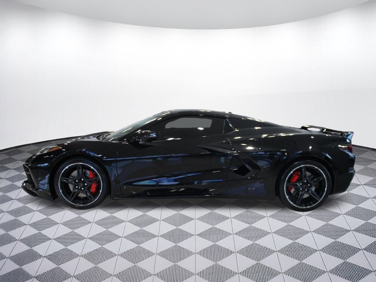 2021 Chevrolet Corvette Stingray 2LT Convertible photo 2