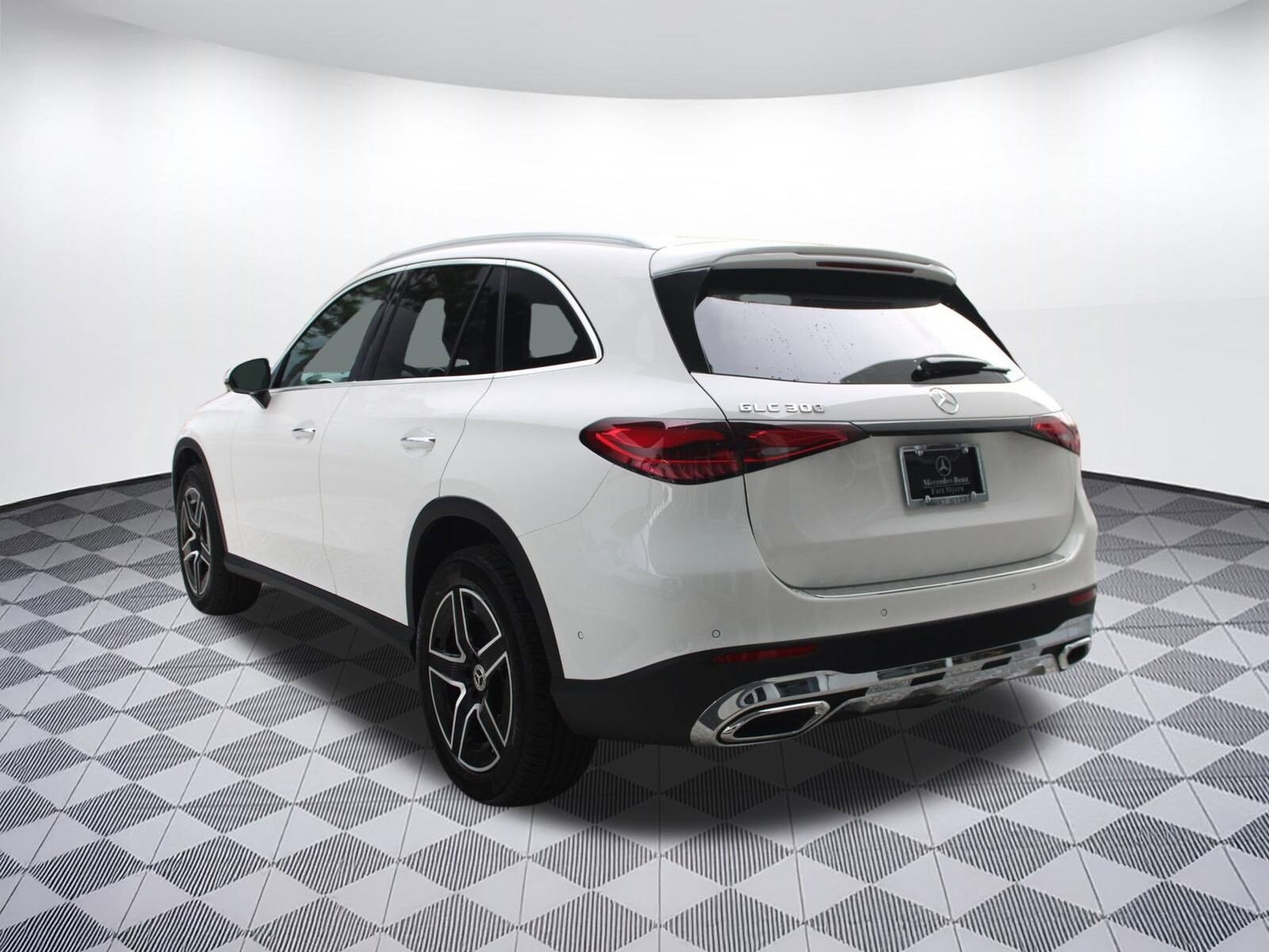 2026 Mercedes Benz GLC 300 photo 3