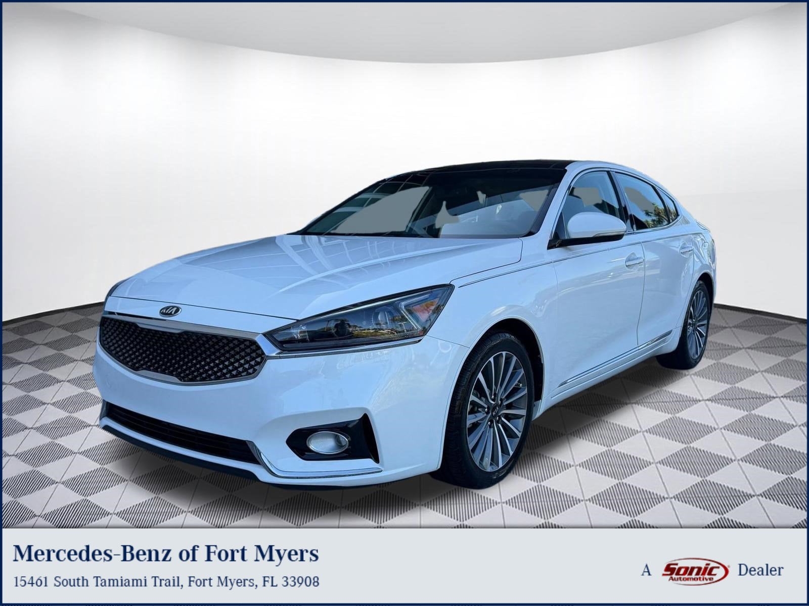 2017 Kia Cadenza Premium's photo