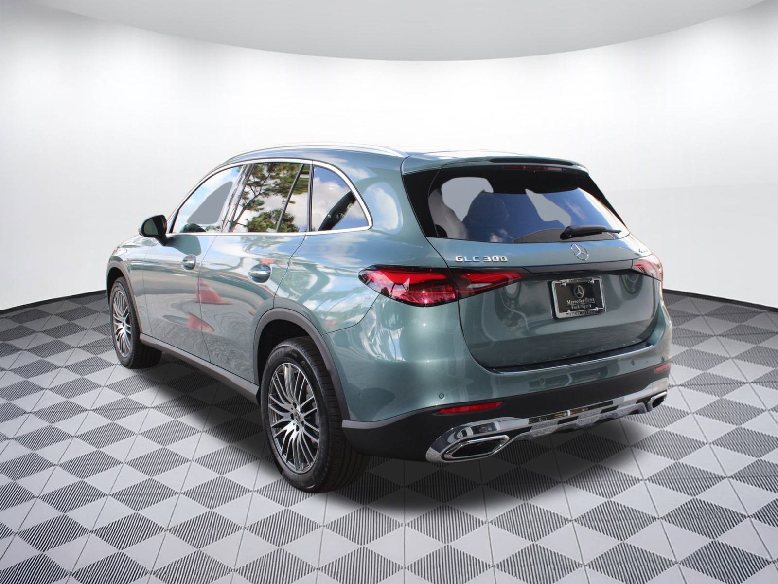 2026 Mercedes Benz GLC 300 photo 3