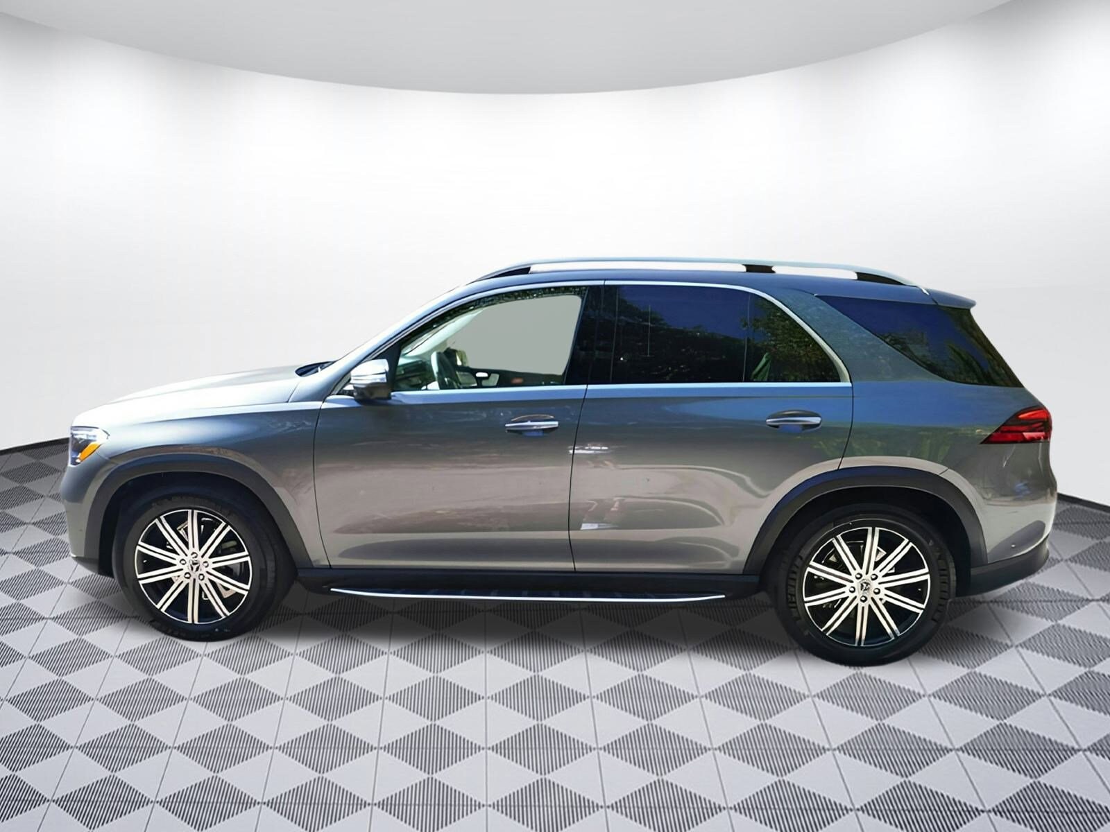 2025 Mercedes Benz GLE 350 photo 4