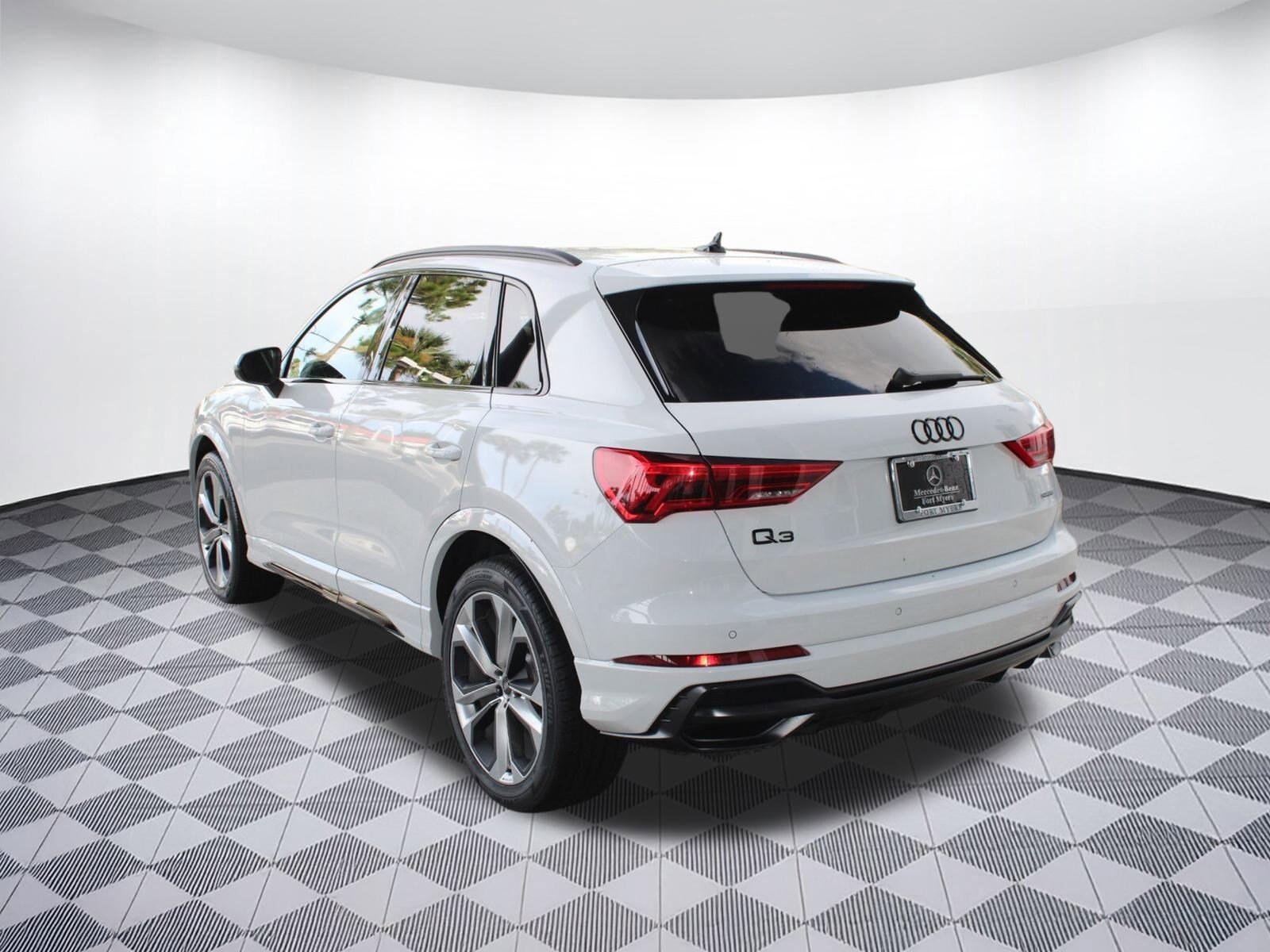 2022 Audi Q3 S line Premium Plus photo 3
