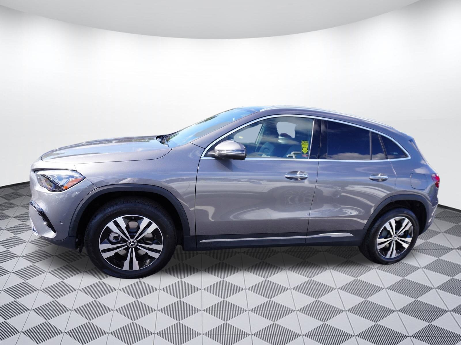 2025 Mercedes Benz GLA 250 photo 4