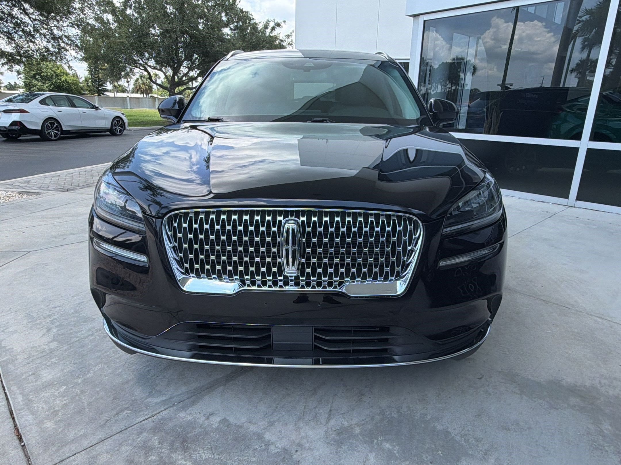 Corsair Standard SUV