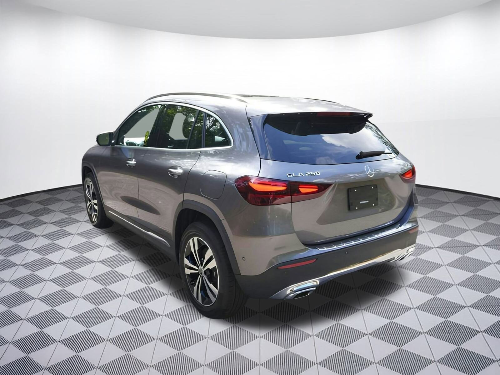 2025 Mercedes Benz GLA 250 photo 2