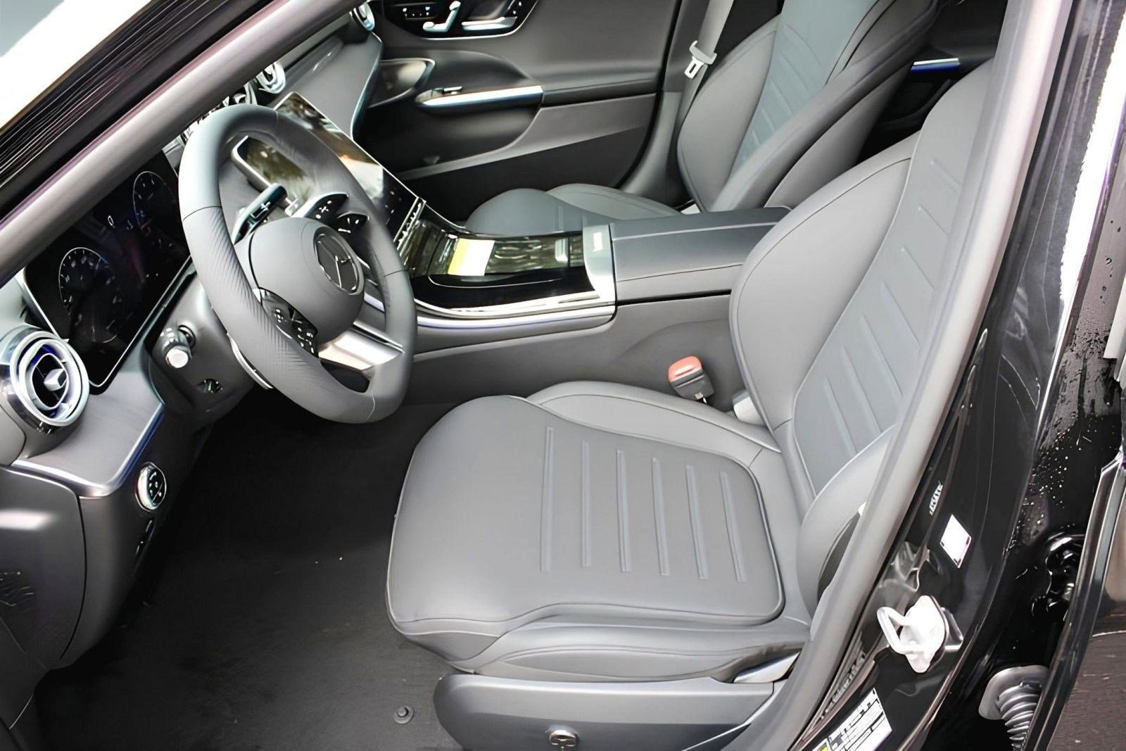 2025 Mercedes Benz C 300 Sedan photo 4