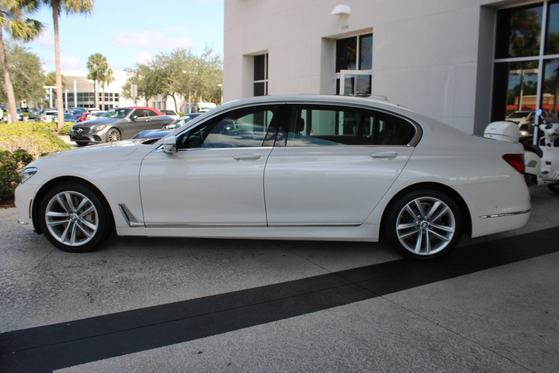 2017 Bmw 750i xDrive Sedan photo 2