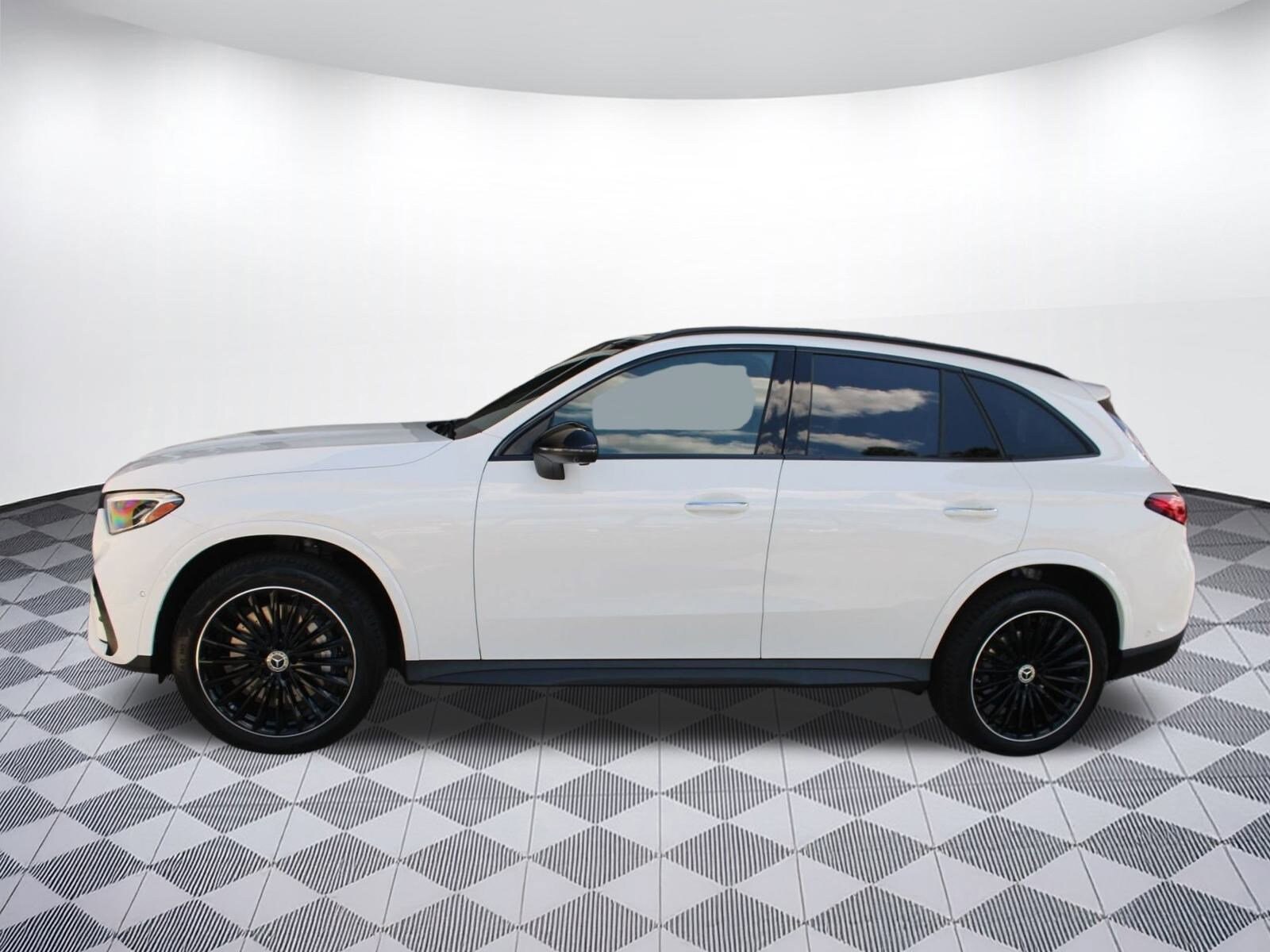 2026 Mercedes Benz GLC 300 4MATIC photo 2