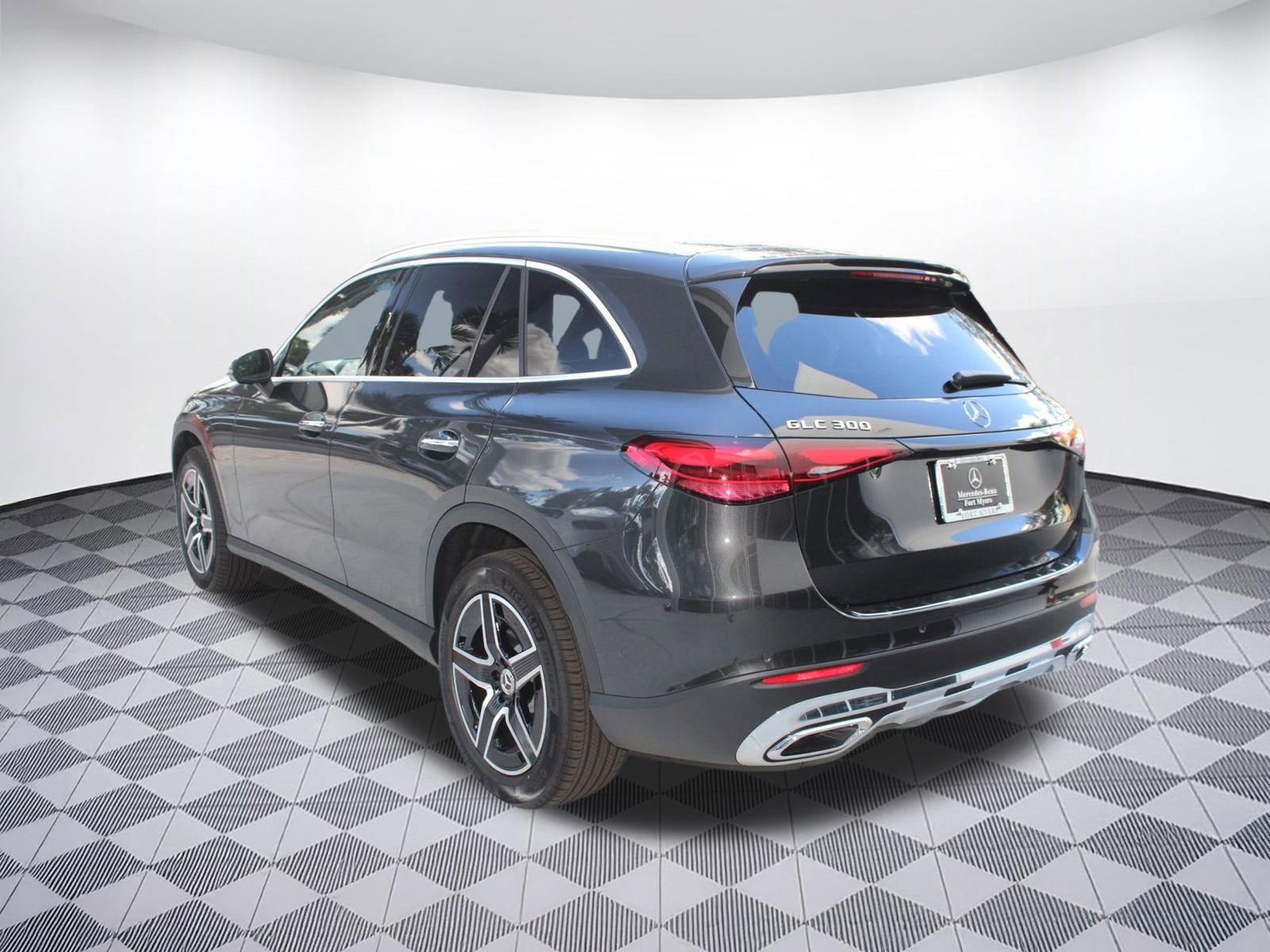 2026 Mercedes Benz GLC 300 4MATIC photo 3