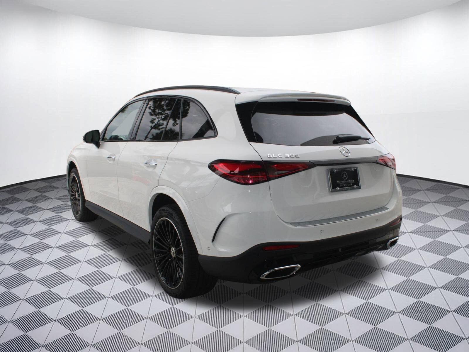 2026 Mercedes Benz GLC 300 photo 2