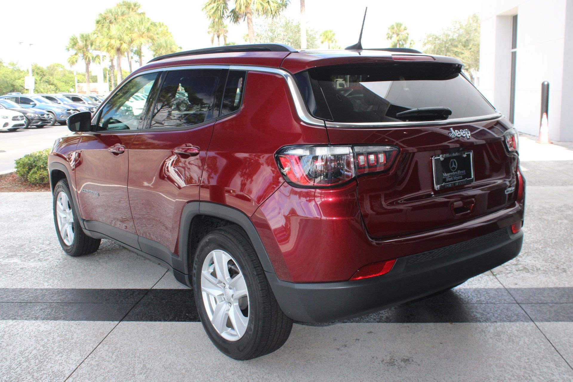 2022 Jeep Compass Latitude photo 2