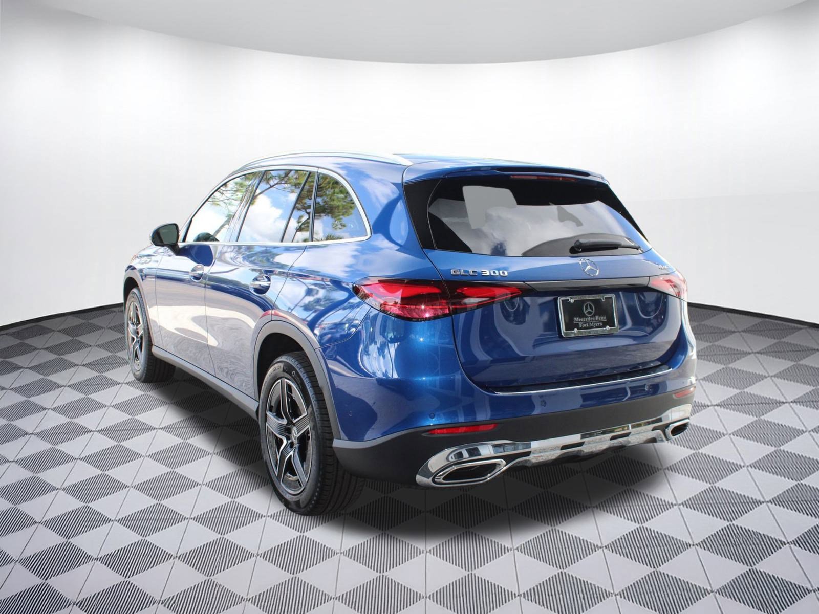 2026 Mercedes Benz GLC 300 4MATIC photo 3