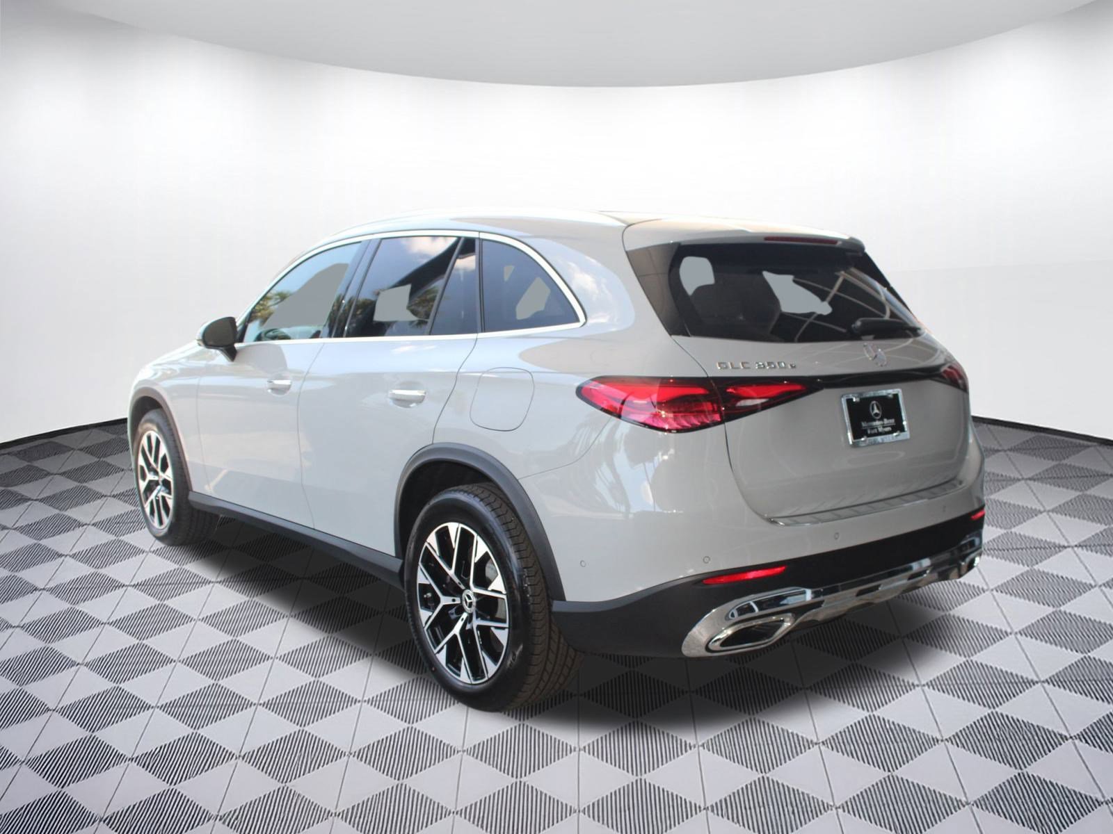 2026 Mercedes Benz GLC 350e 4MATIC photo 3