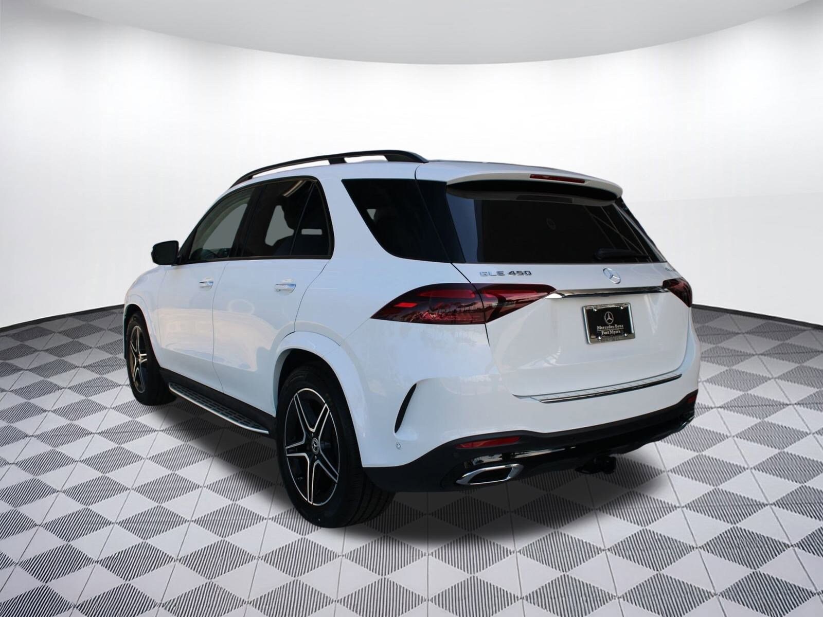 2026 Mercedes Benz GLE 450 4MATIC photo 3