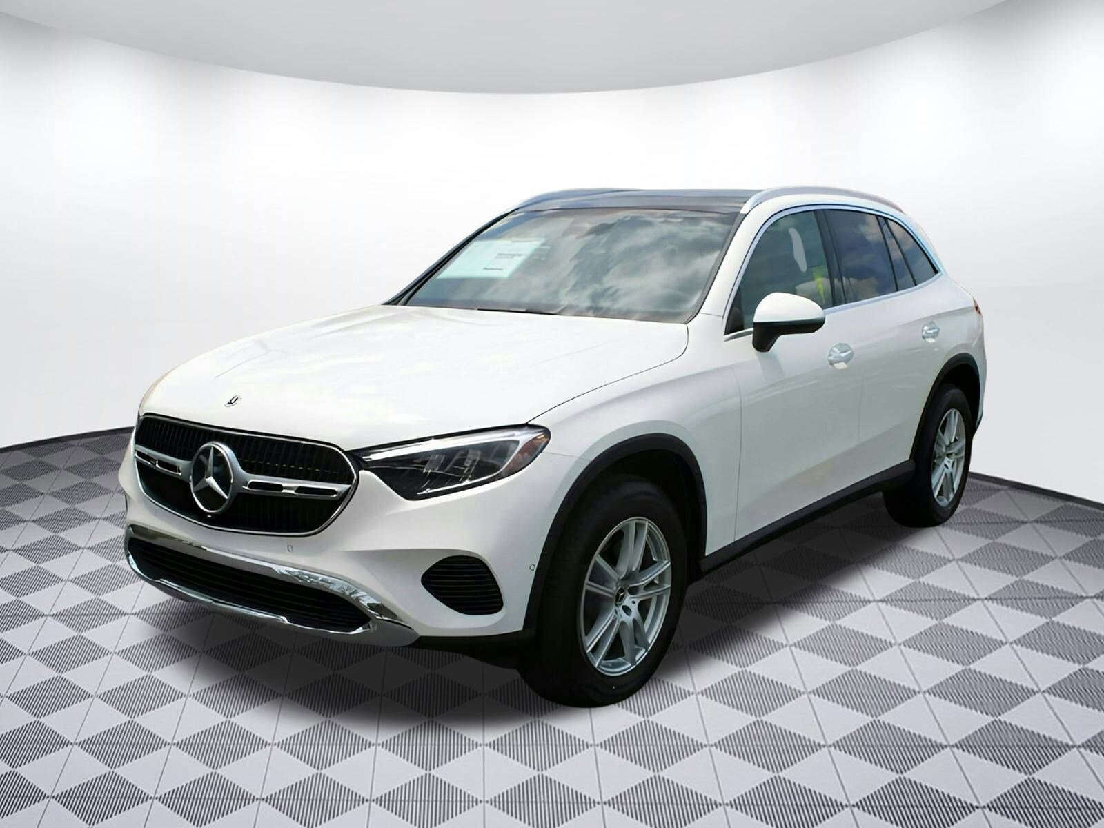 2025 Mercedes Benz GLC 300 photo 2