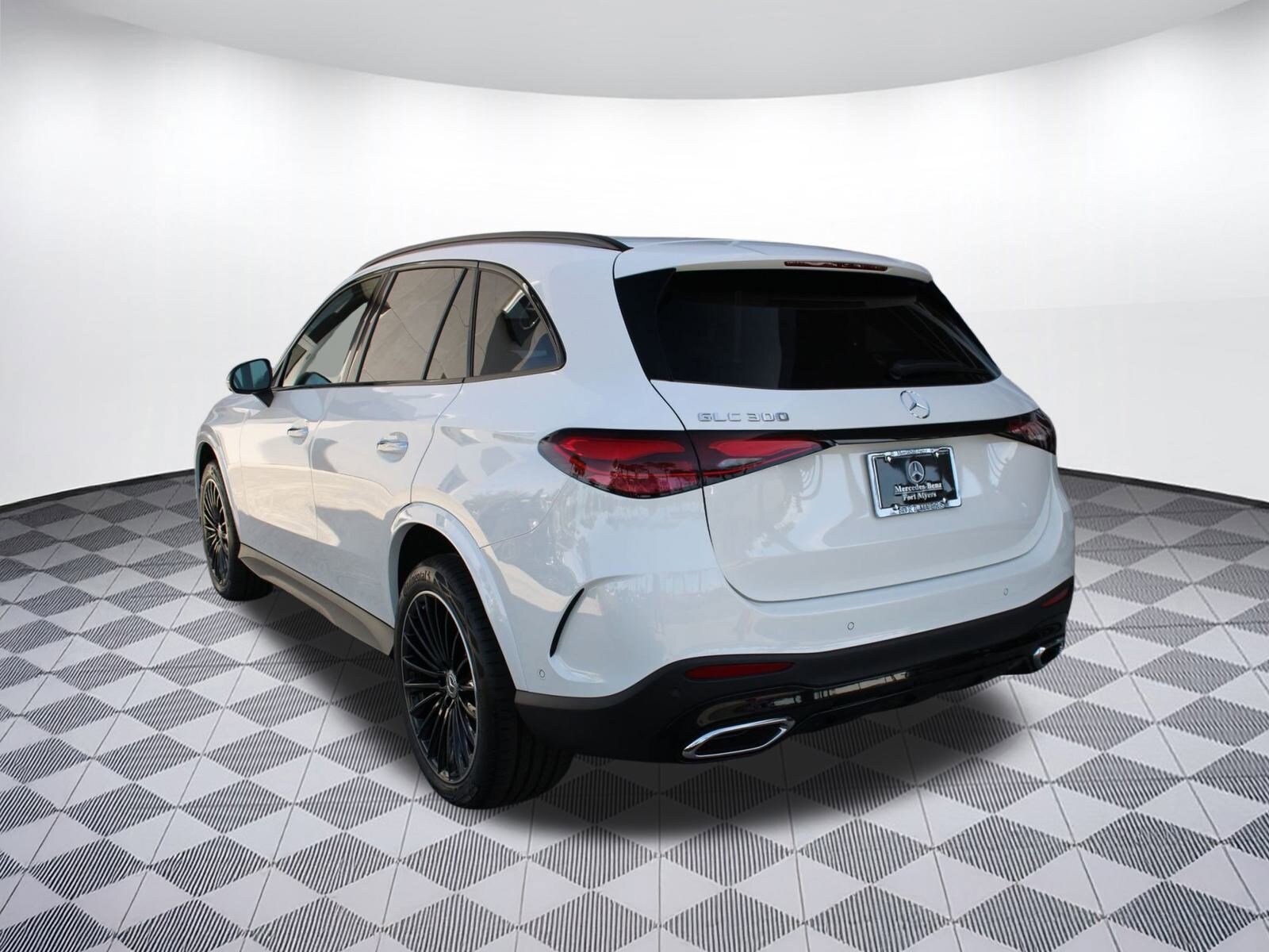 2026 Mercedes Benz GLC 300 photo 3