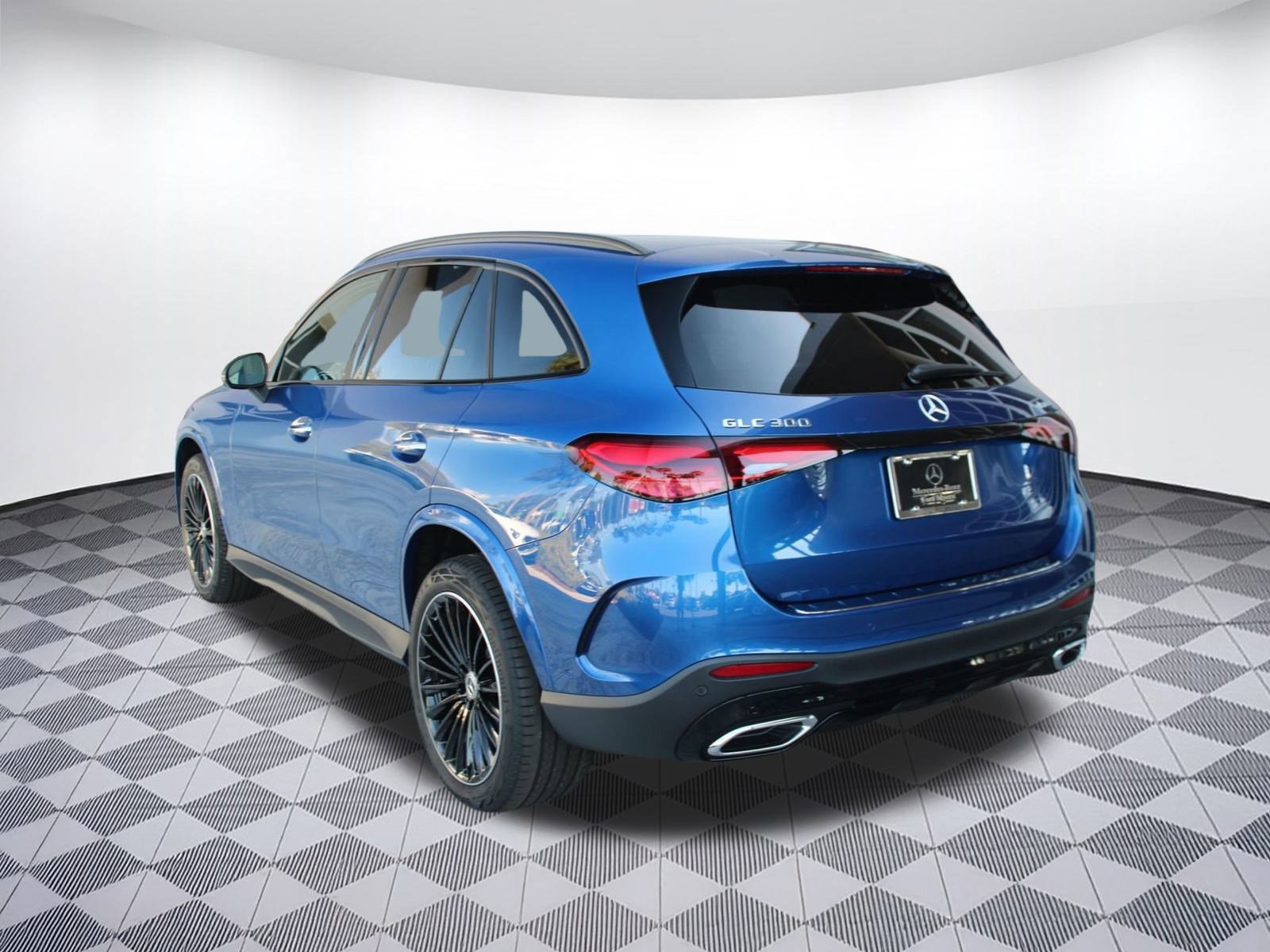 2026 Mercedes Benz GLC 300 4MATIC photo 3