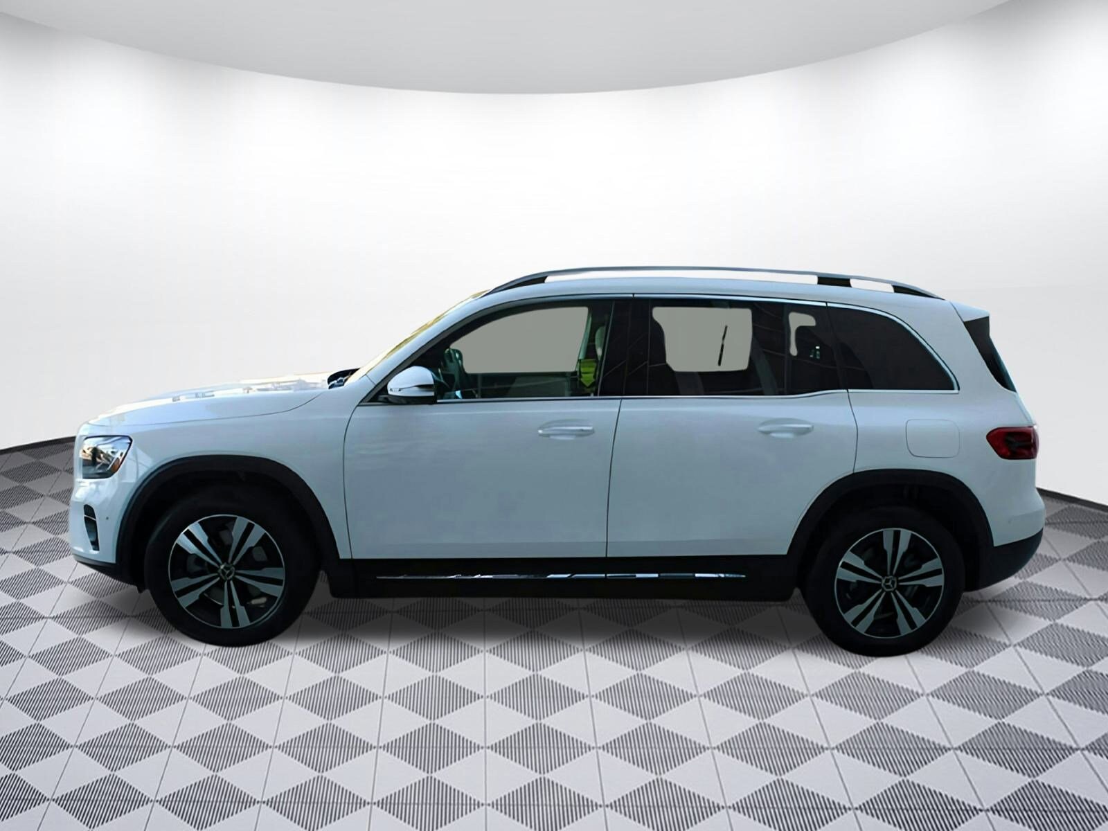 2025 Mercedes Benz GLB 250 photo 4