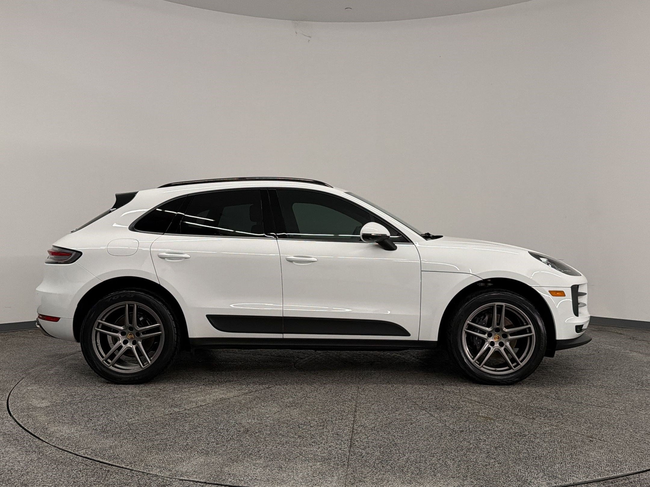 Macan AWD SUV