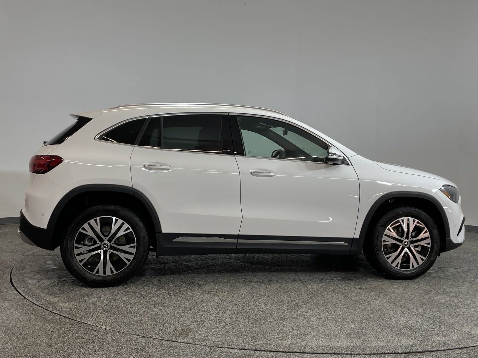 2025 Mercedes Benz GLA 250 photo 3