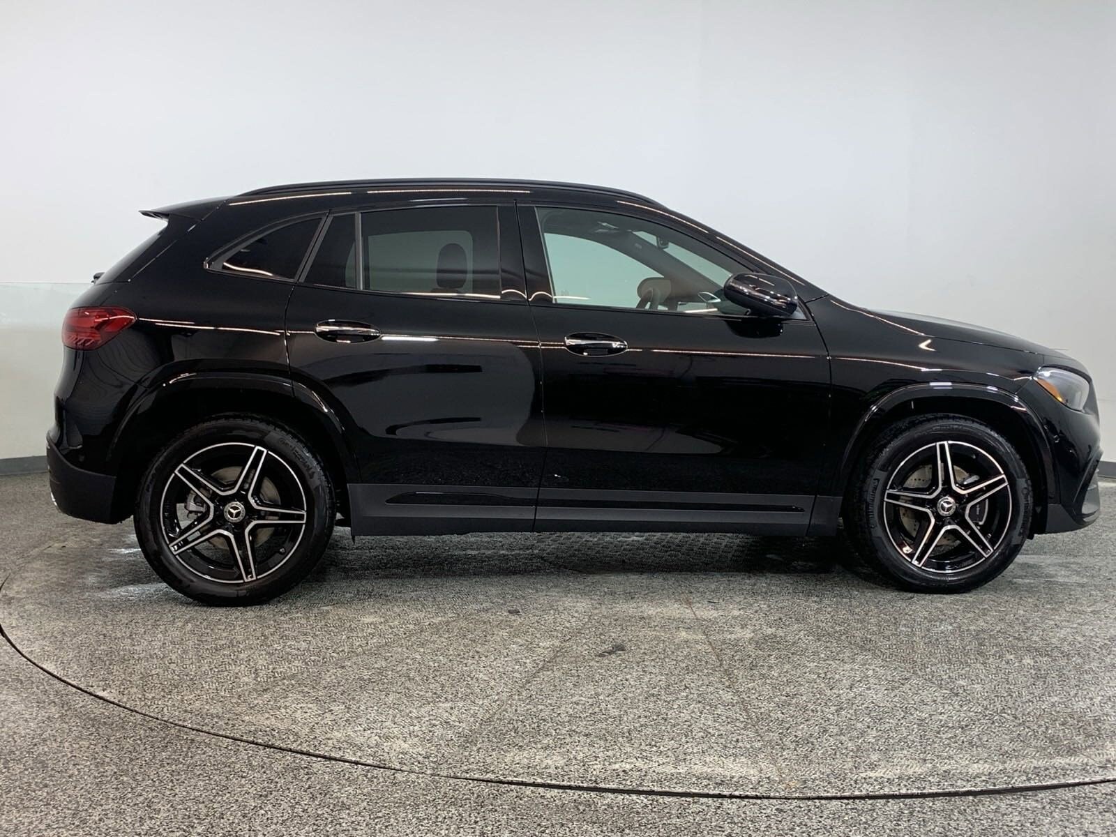 2025 Mercedes Benz GLA 250 photo 3