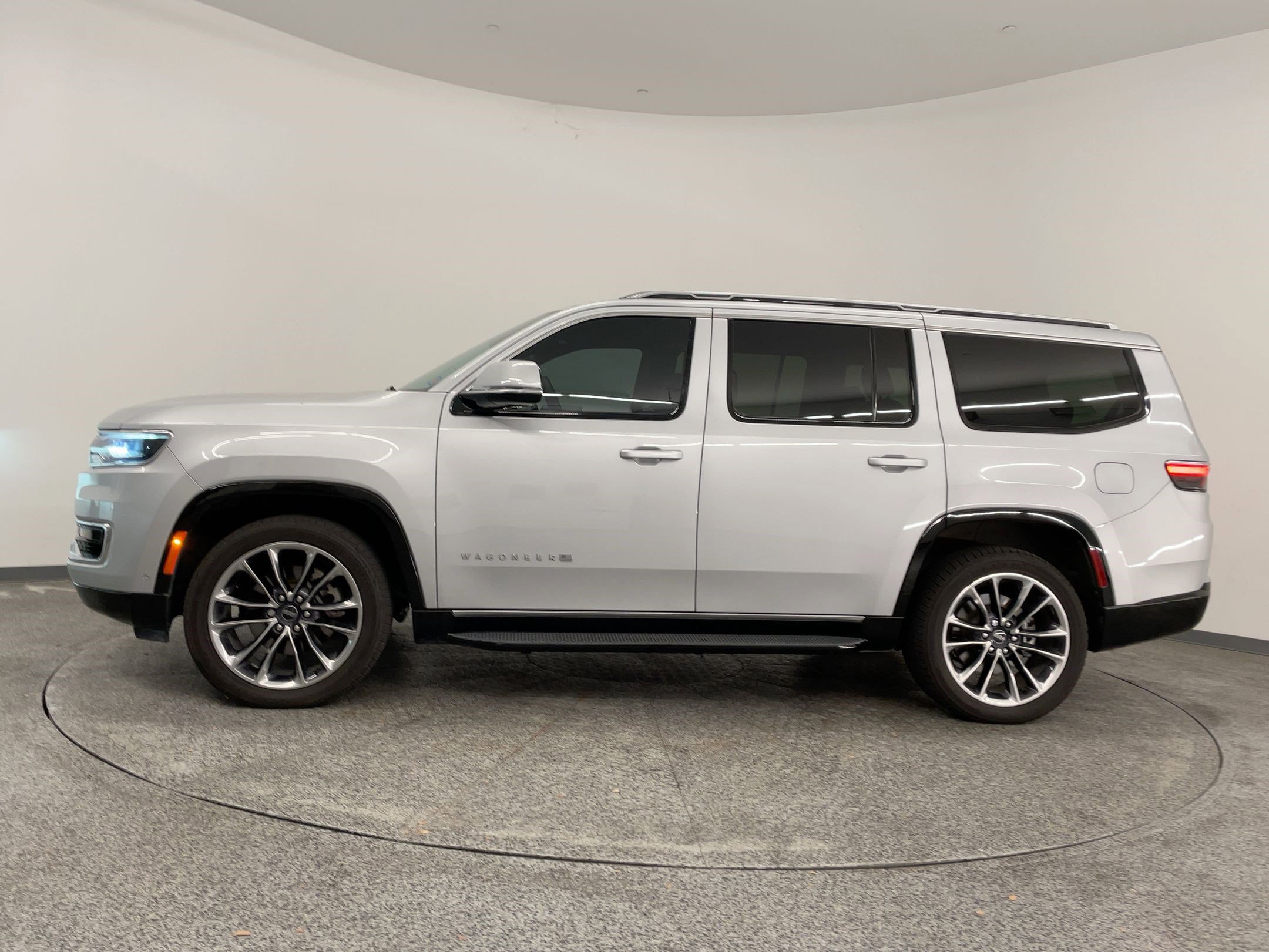 2022 Jeep Wagoneer Series II photo 2