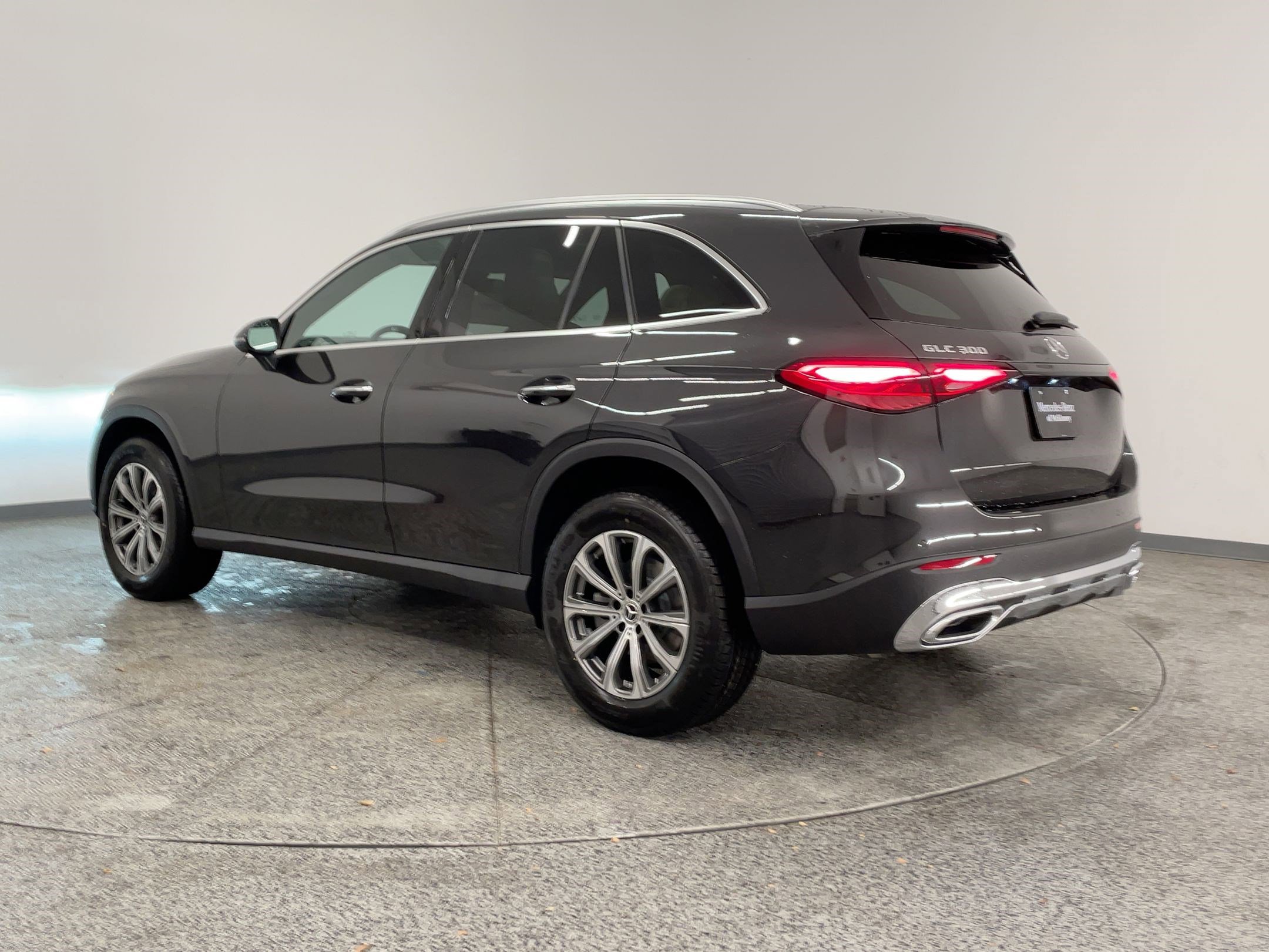 2026 Mercedes Benz GLC 300 photo 2