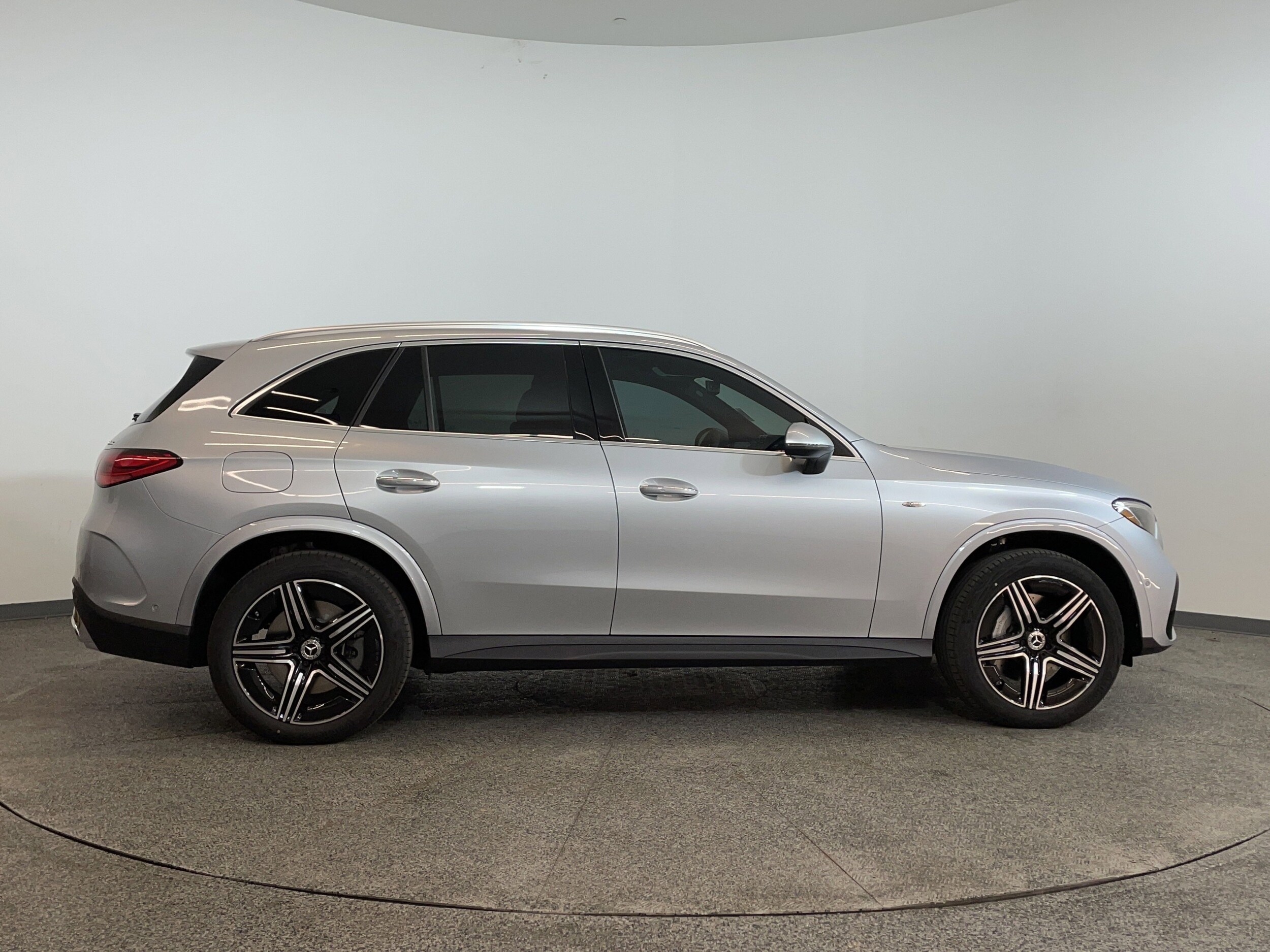 2025 Mercedes Benz GLC 350e 4MATIC photo 3