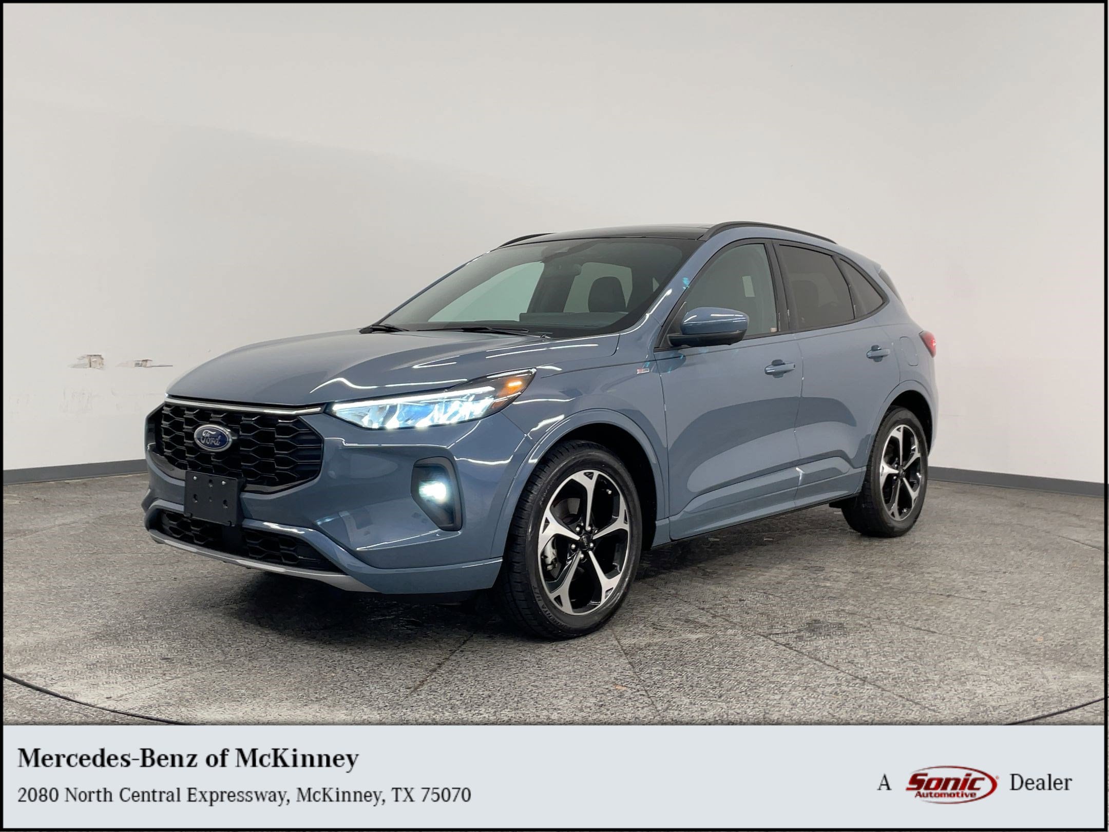 2023 Ford Escape ST-Line Select's photo