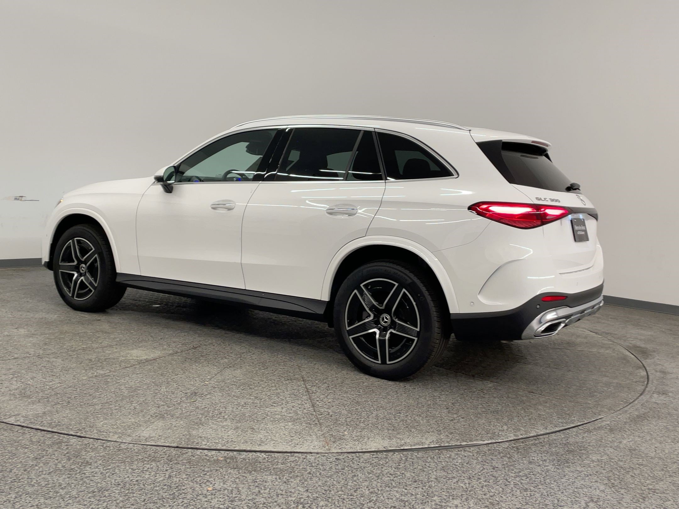 2026 Mercedes Benz GLC 300 photo 3