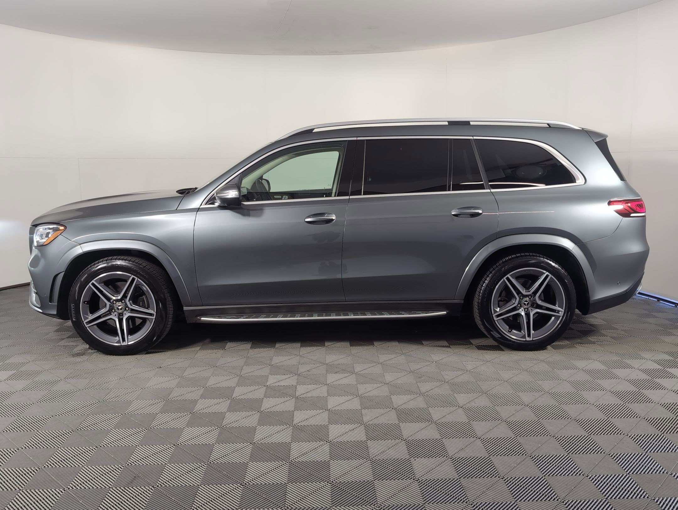 2022 Mercedes Benz GLS 450 4MATIC photo 2