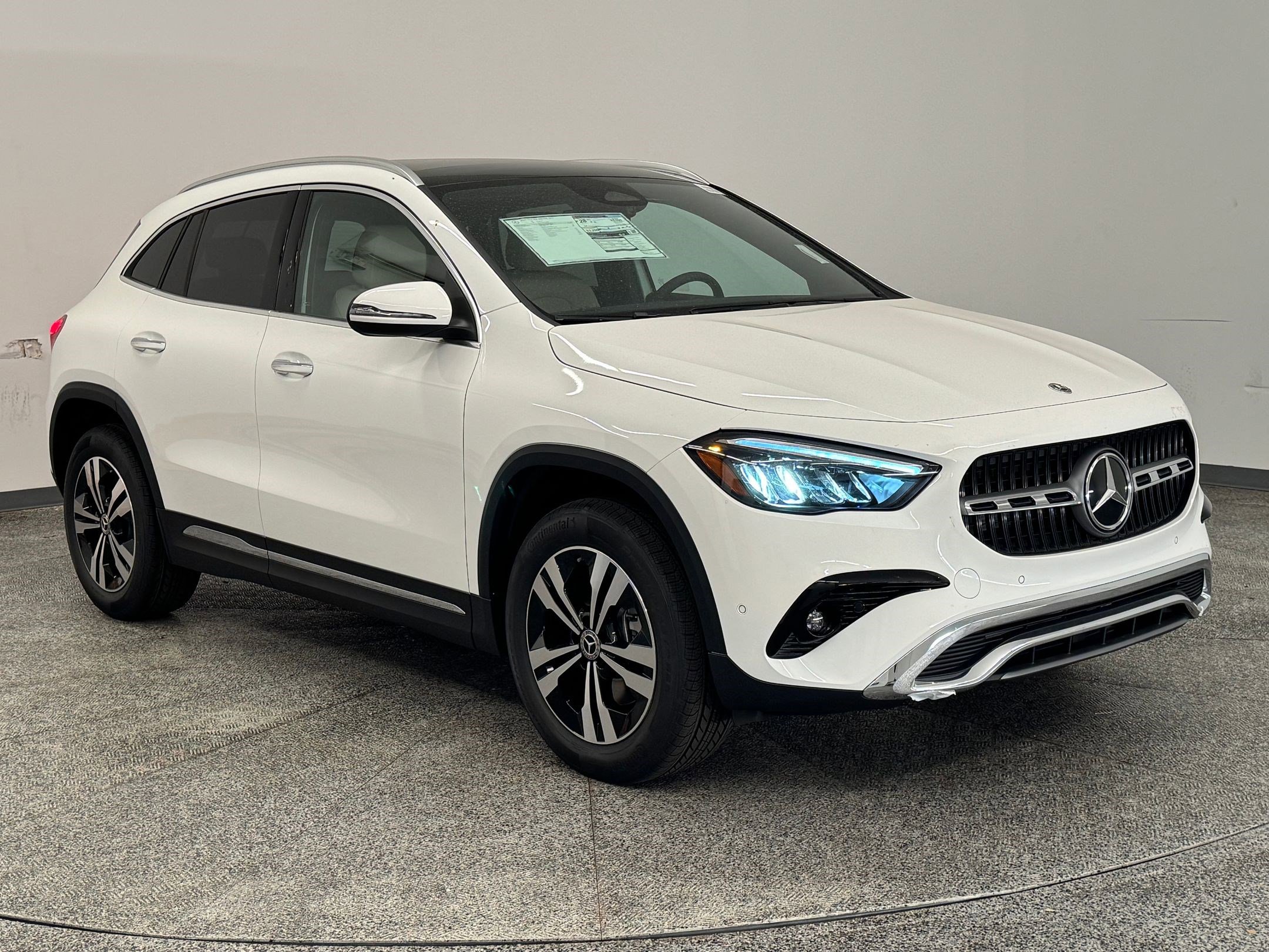 2026 Mercedes Benz GLA 250 4MATIC photo 3