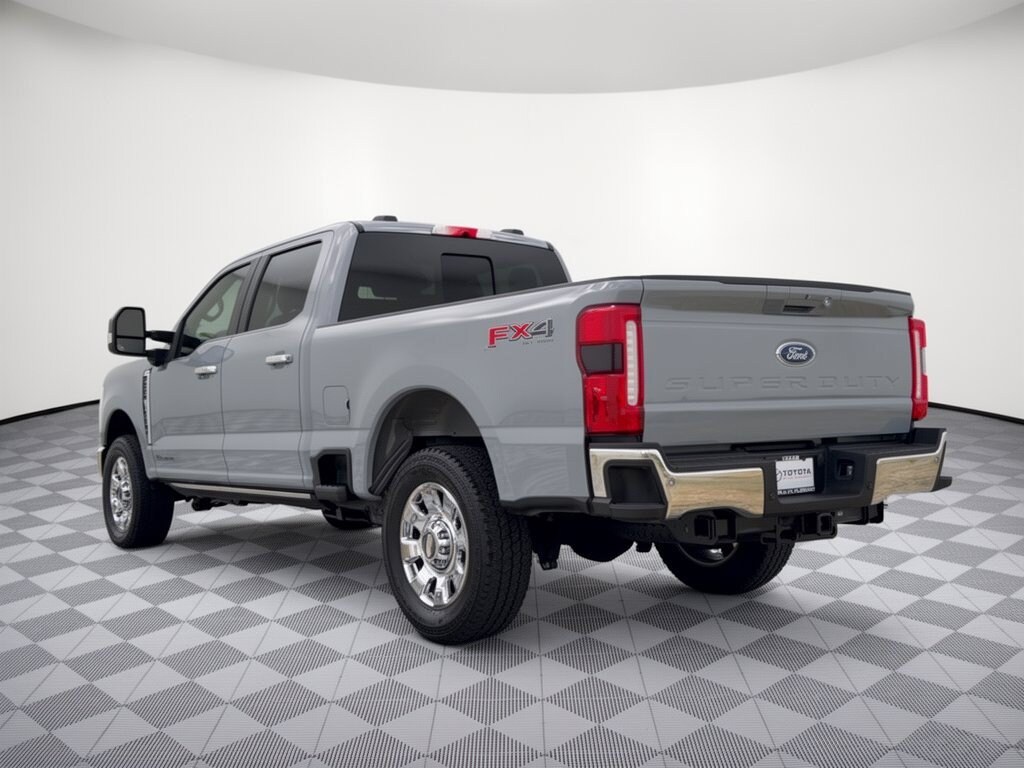 Used 2025 Ford F-250 LARIAT Truck Crew Cab