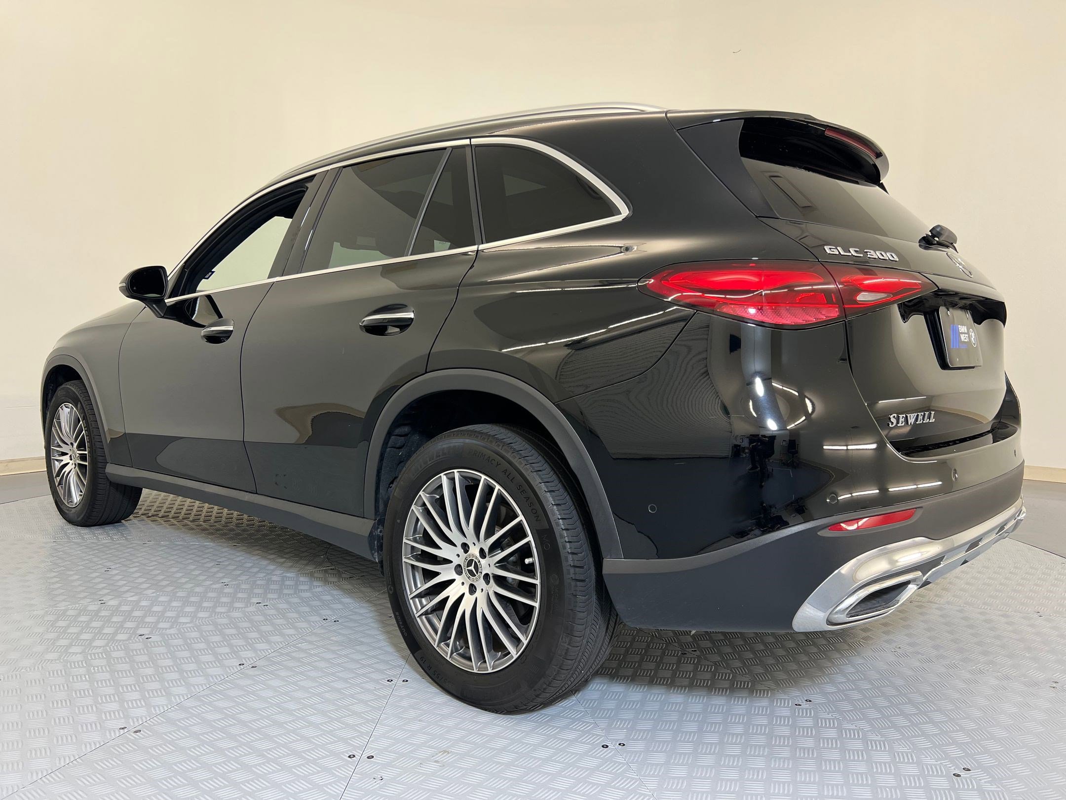 2024 Mercedes Benz GLC 300 photo 3