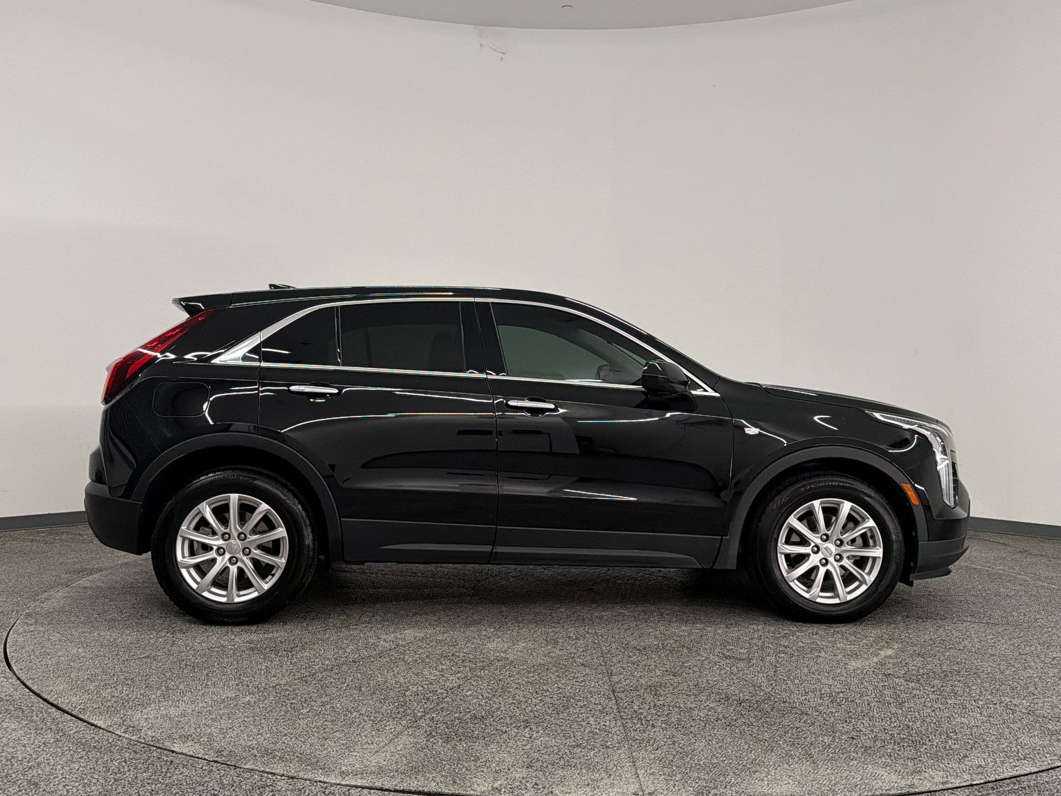 XT4 FWD Luxury SUV