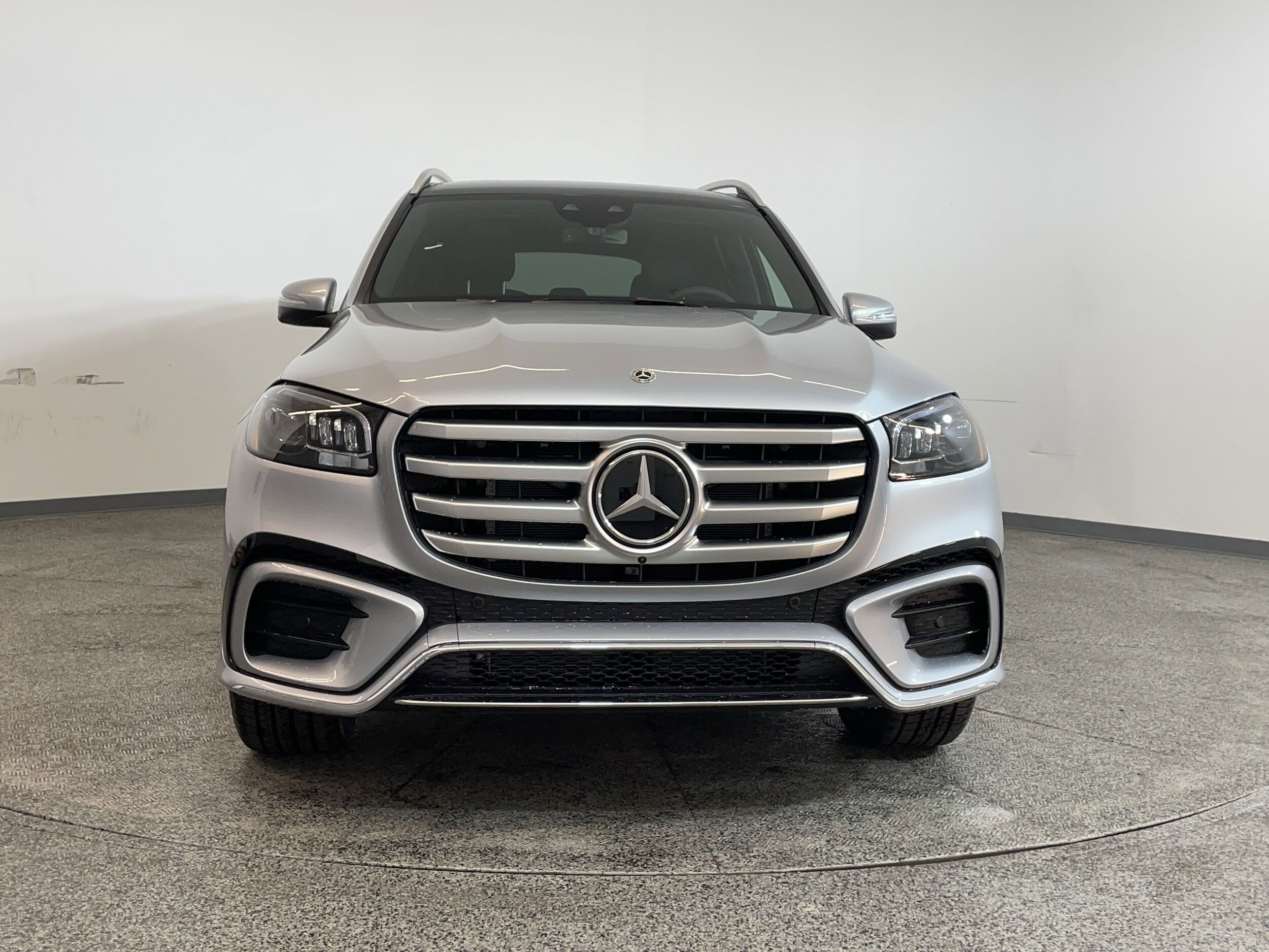 2025 Mercedes Benz GLS 450 4MATIC photo 2