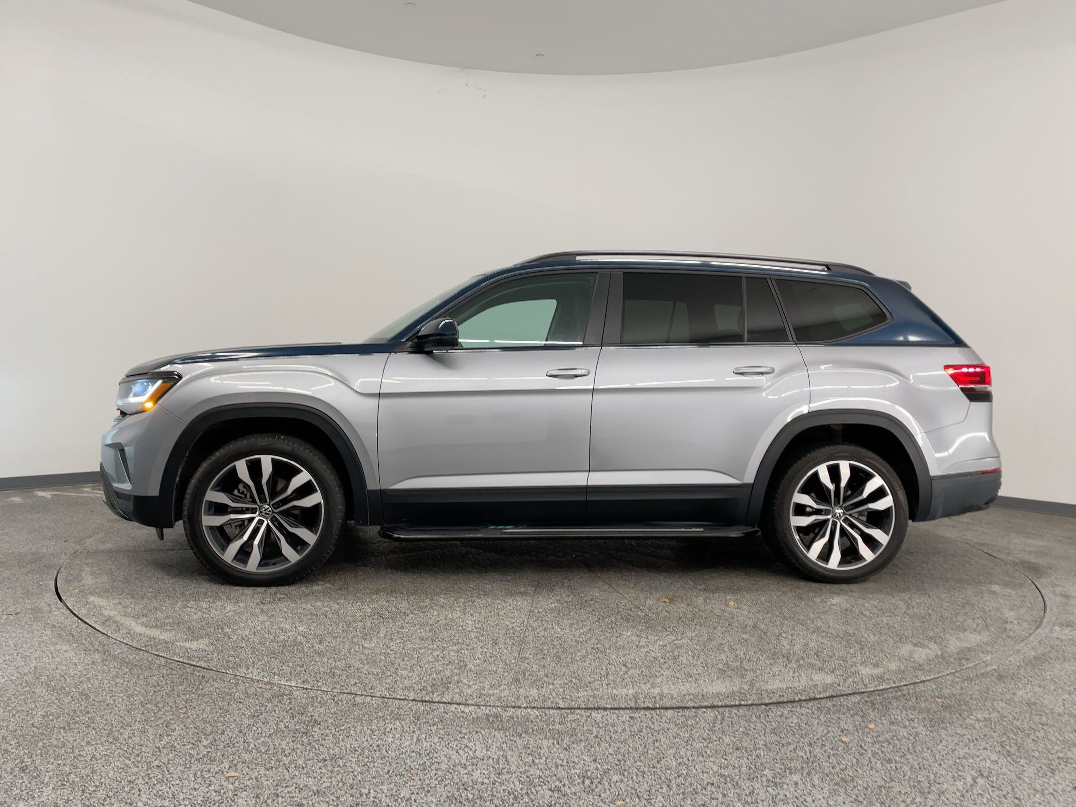2022 Volkswagen Atlas V6 SE Technology photo 2