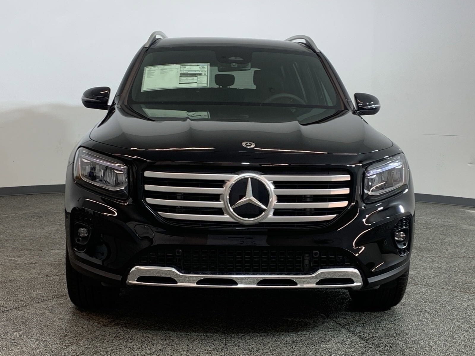 2025 Mercedes Benz GLB 250 photo 2