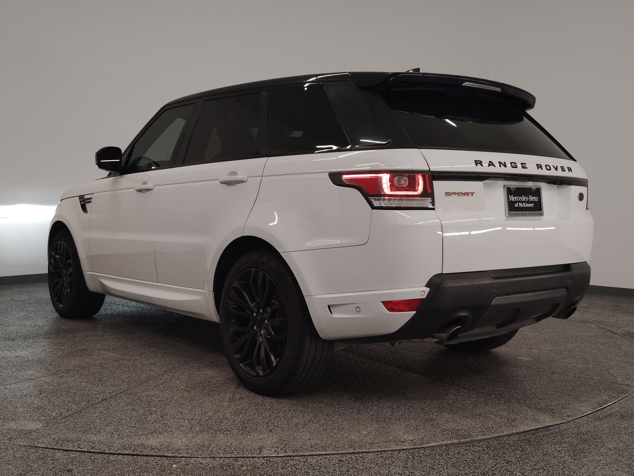 2017 Land Rover Range Rover Sport HSE Dynamic photo 3
